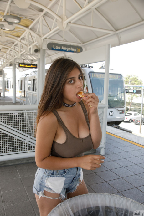Amateur babe Ella Knox flashes her huge breasts and poses in public #11922