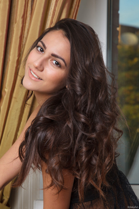 Ravishing model-like young Cira Nerri takes off her clothes and poses on a couch - #159772