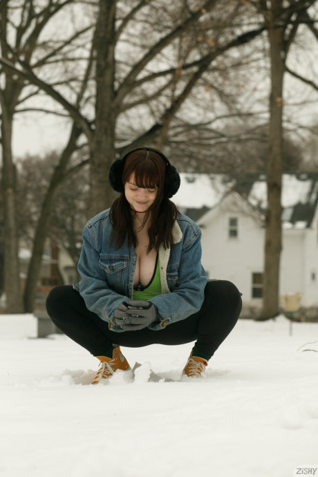 Amateur babe Daisy Wensday displays her amazing juggs and massive ass in the snow - #221261