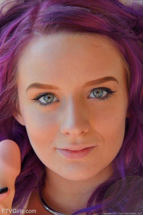 Purple haired babe Jessica doffs her denim shorts and gets her cunt fisted - #128368
