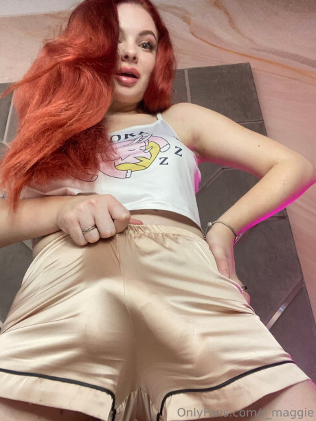 Redheaded amateur shows her massive behind while wearing a strapon - #280914