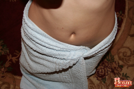 Sexy amateur ginger head Simona posing nude and spreading her pussy - #219468