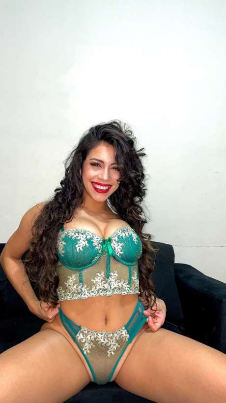 Curvy babe Bianca Sanchez flaunts her giant butt in a hot compilation - #249984