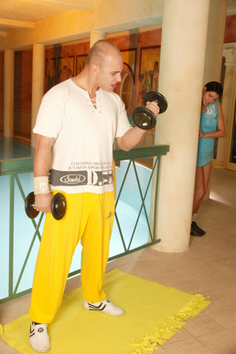 Busty teenage brunette Lucky seduces and fucks a horny bodybuilder - #244020