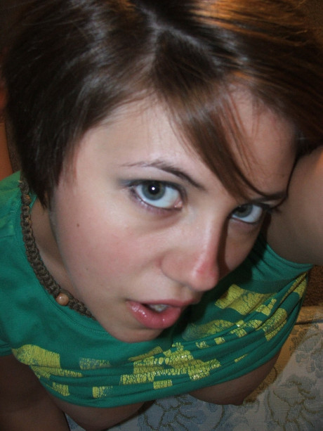 Amateur babe Dee unveils her massive natural boobs and poses in a solo - #298744