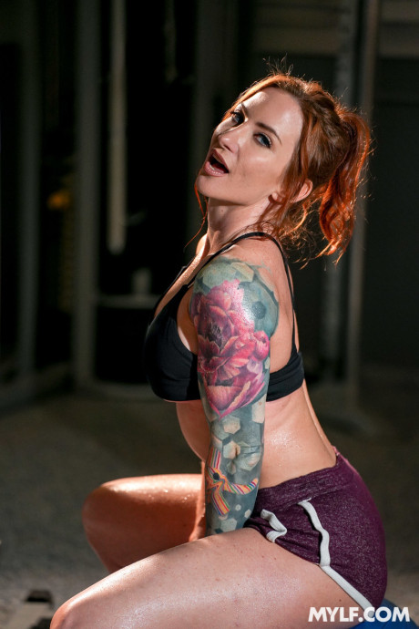 Inked bodybuilder MILF Sophia Locke unveils her large boobs and takes a schlong - #119191