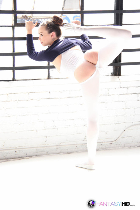 Thin ballerina Capri Anderson lets her natural boobs out while exercising - #276138