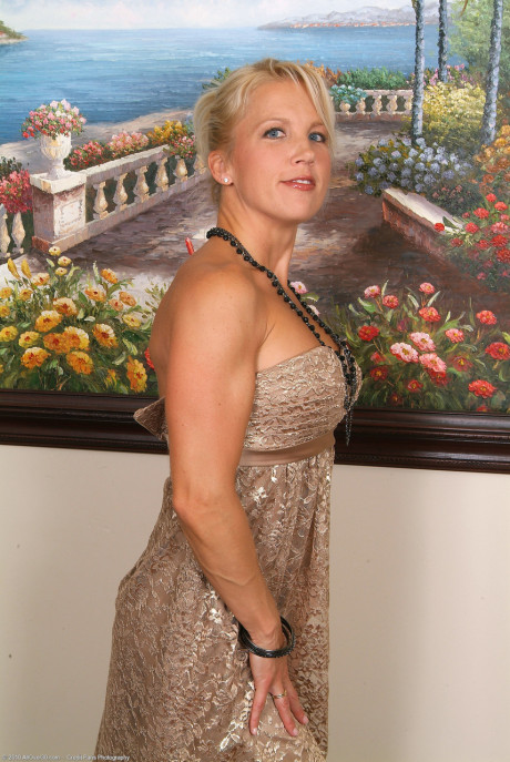 Blondie MILF with big tits Ashley L presents her amazing behind and tasty pussy - #176818