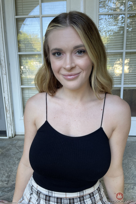 Amateur young Lindsay Lee lets out her beautiful gigantic breasts and flaunts her pussy - #109533