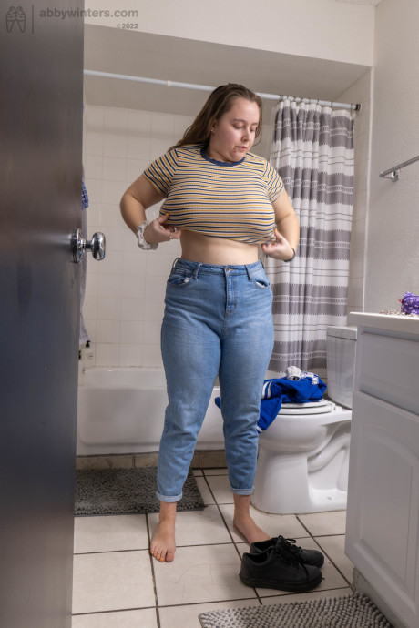 Chubby amateur Bonnie T shows her monstrous boobies & booty while getting dressed - #213225