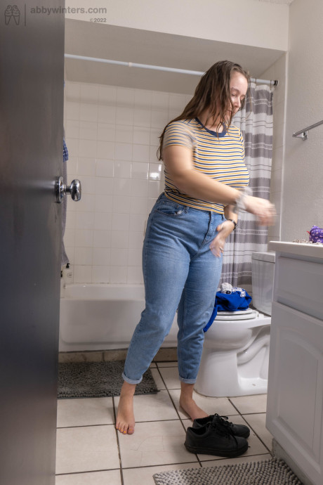 Chubby amateur Bonnie T shows her monstrous boobies & booty while getting dressed #11631