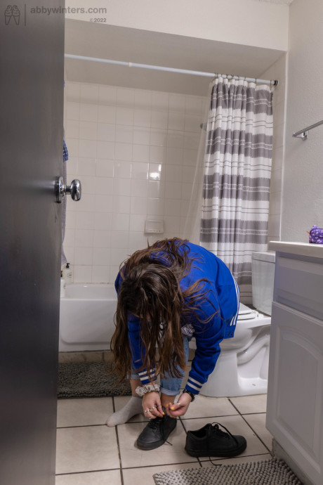 Chubby amateur Bonnie T shows her monstrous boobies & booty while getting dressed - #213234