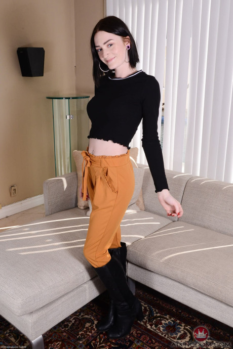 Ravishing pretty amateur Serenity Adams spreads her welcoming shaved cunt up close - #315675